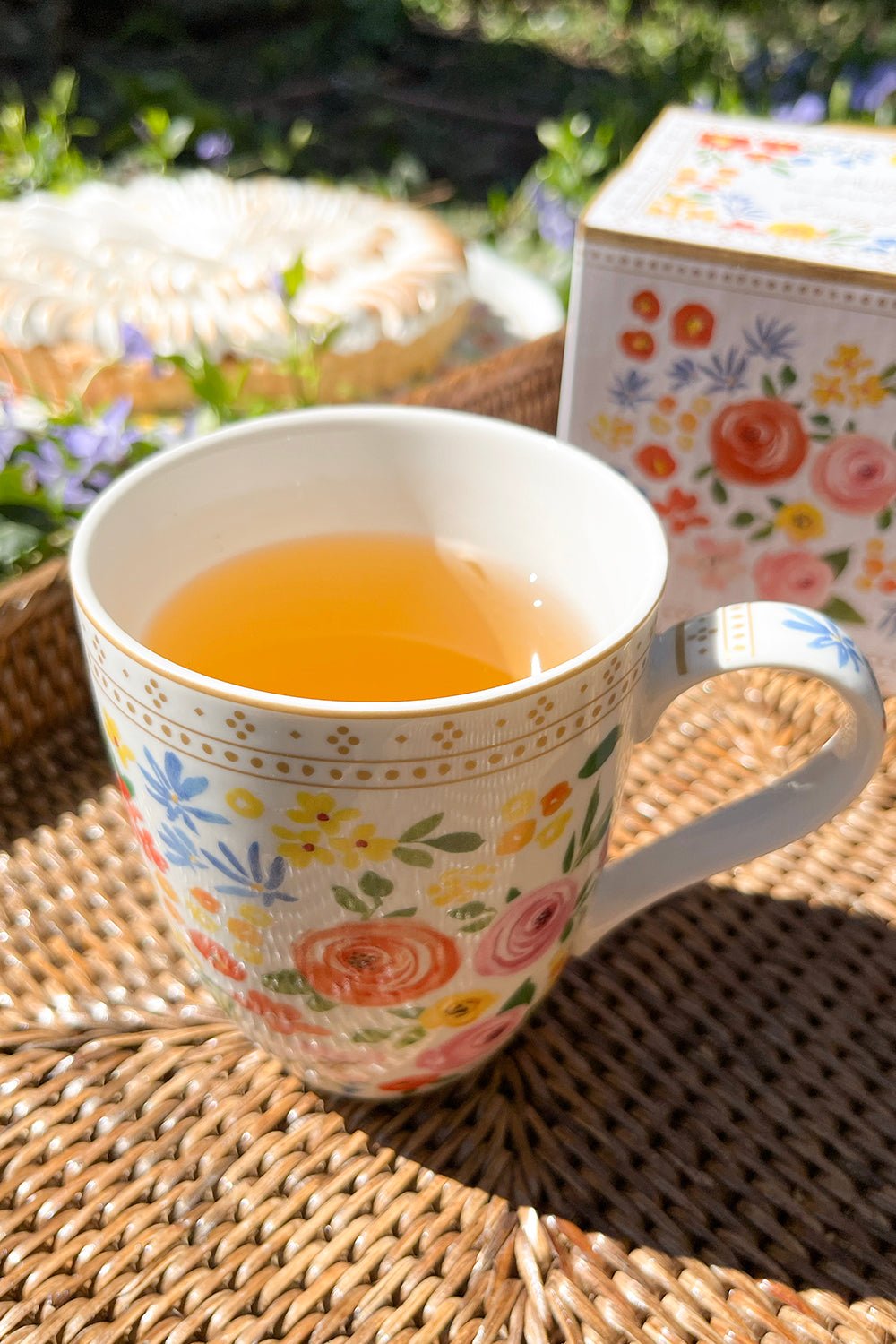 TAZA CON DISEÑO DOLCE VITA DE PORCELANA