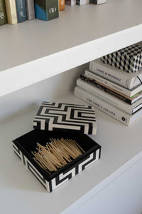 Caja Decorativa De Resina Con Diseño De Puzle Blanco Y Negro - Cristina Oria