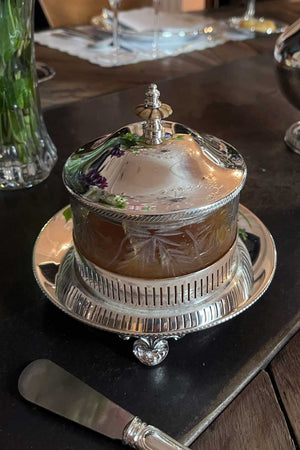 Recipiente De Plata Y Cristal Con Tapa Y Tirador De Madera Co - Cristina Oria